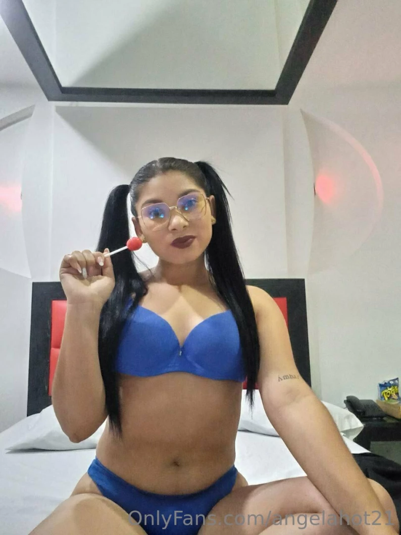 M playing with my pussy for you daddy in all positions 