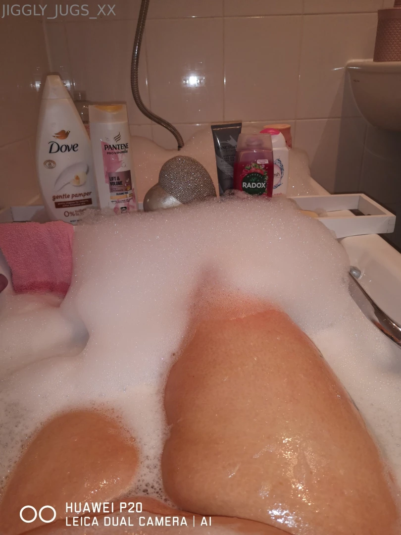 Nothing better than a hot bath and a freshly shaved pussy 