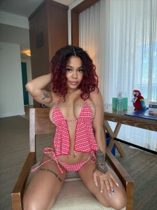 Extraaa delicious live 5pm et 2pm pt be nice i m going all out