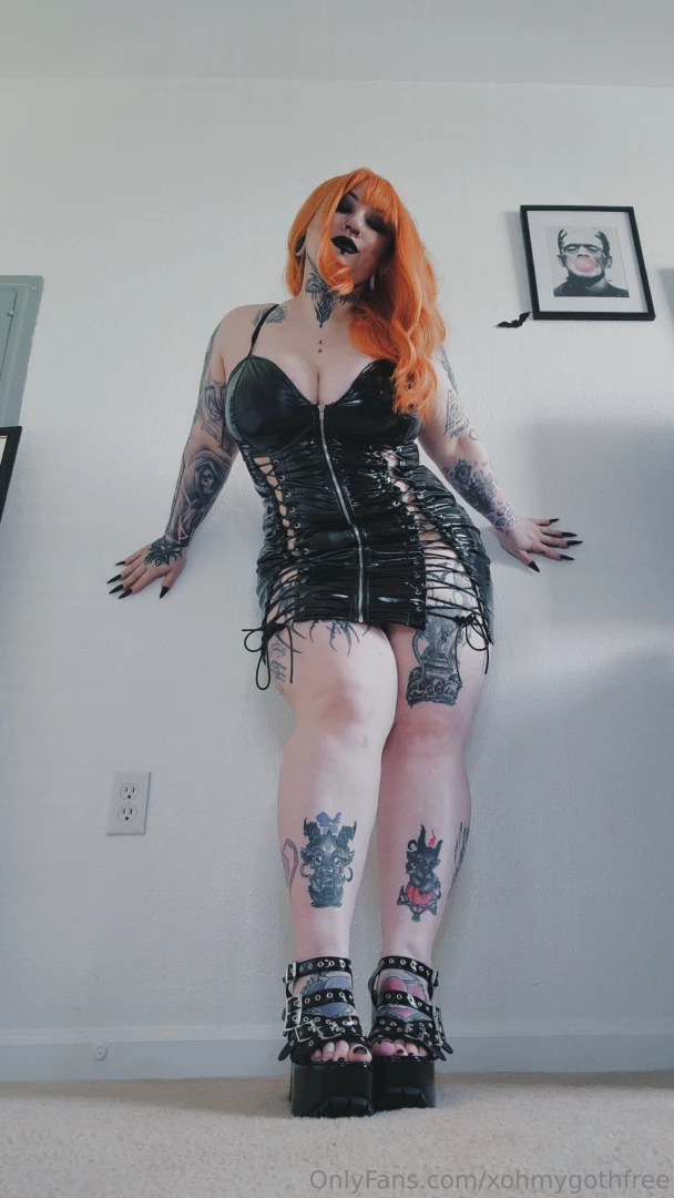 Whatcha still doing here head over to xohmygoth for the real fun 