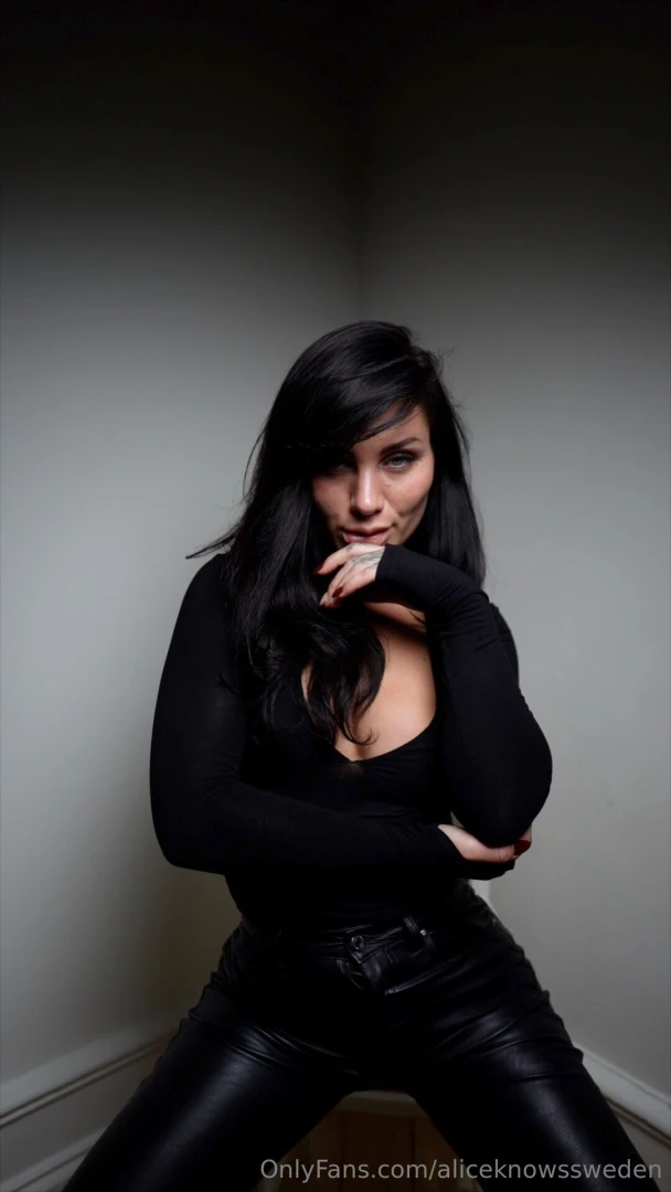 Just one look and i ve got you under my swedish spell 