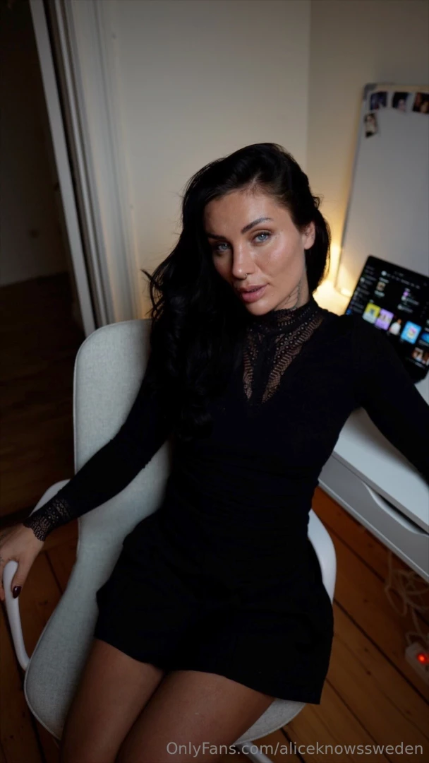 What s on my desk just a few notes and a lot of dirty thoughts 