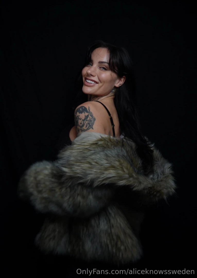 Snow queen - - ruling the winter wonderland in style and fur 