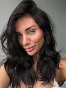 Kiss the screen so i know it s real part 1