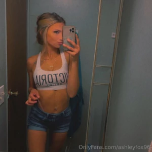 Welcome to my page babes my last of got banned who s gonna put my ass