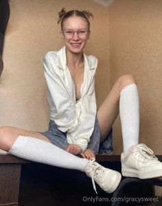 Hi my name s jei jei_free i m a first-year university student i m a 19 part 3