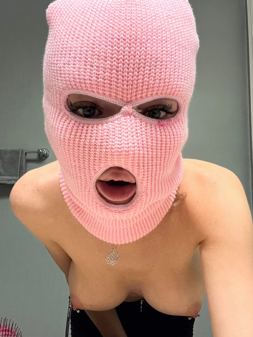 Wanna see another t-girl sucking on my cock 