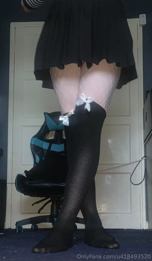 Ive heard you like thicc femboys and there feet part 3 