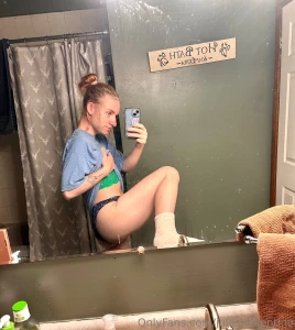 Hi loves some sneaky bathroom pics this evening just for you - leave a