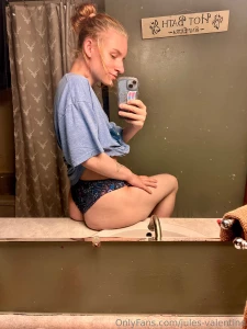 Hi loves some sneaky bathroom pics this evening just for you - leave a part 1
