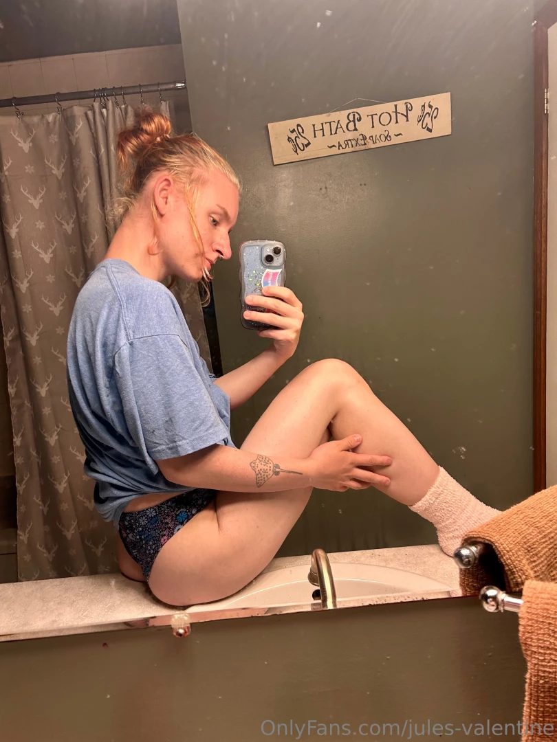 Hi loves some sneaky bathroom pics this evening just for you - leave a part 2 