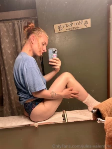 Hi loves some sneaky bathroom pics this evening just for you - leave a part 2