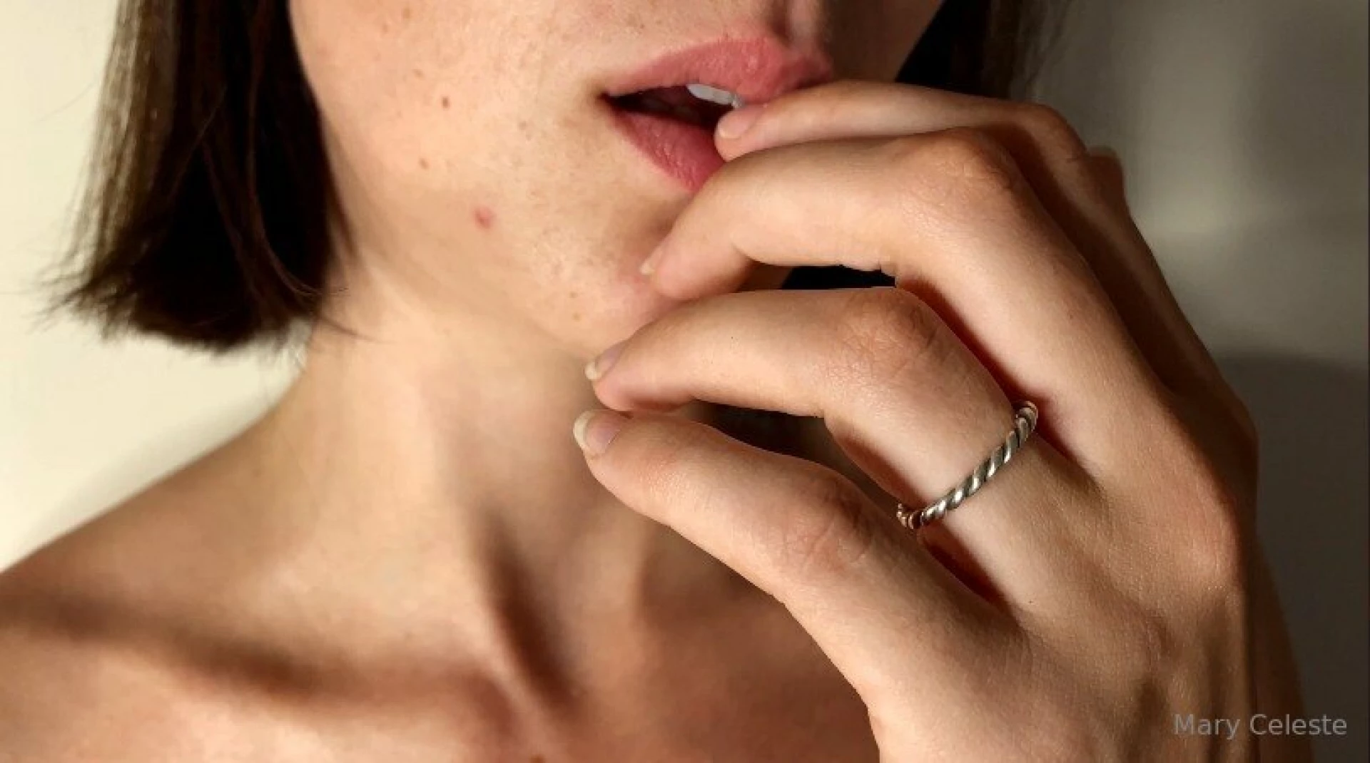 Alle 21 guardami negli occhi per la prima volta solo su onlyfans com 