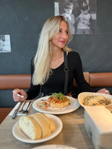 W rdest du eine frau wie mich zum essen einladen would you invite a