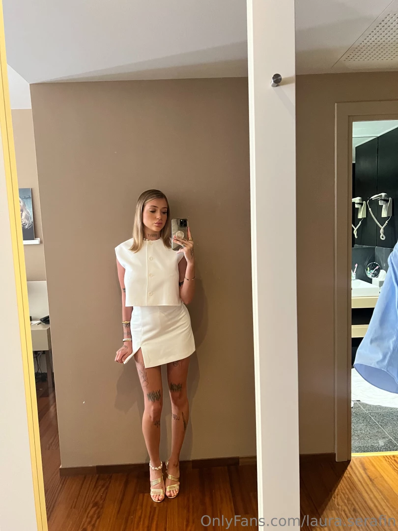 Sehe ich aus wie eine stewardess bin neugierig was du dar ber denkst 