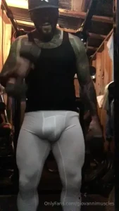 Just another old random vid when i do strength training you can see