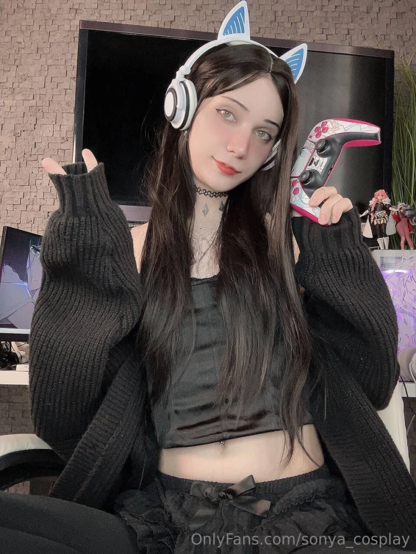 Ever wanted a gamer gf one that moans louder than the headset mic 