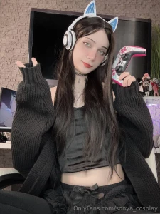 Ever wanted a gamer gf one that moans louder than the headset mic
