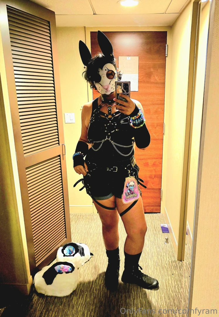 Was vibin at the furcon last week in rosemont chicago what a lovely 