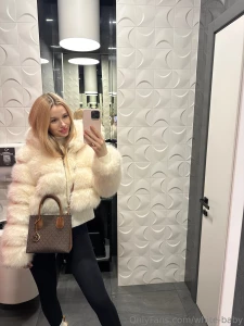 Beautiful faux fur coat have a wonderful evening everyone part 1