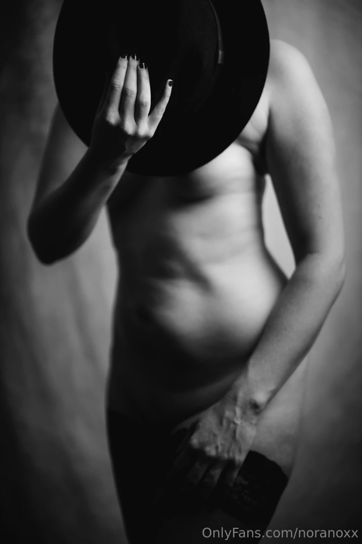 Hats up wanna see the hat on my head and more of my body 