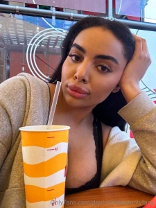 Emma schwarz hey ich bin emma 23 jahre alt und arbeite als part 2