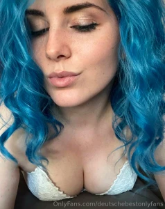 Bluesecret23 kurvig hei gamerin und liebt es in andere rollen zu schl