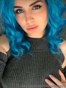 Bluesecret23 kurvig hei gamerin und liebt es in andere rollen zu schl part 1