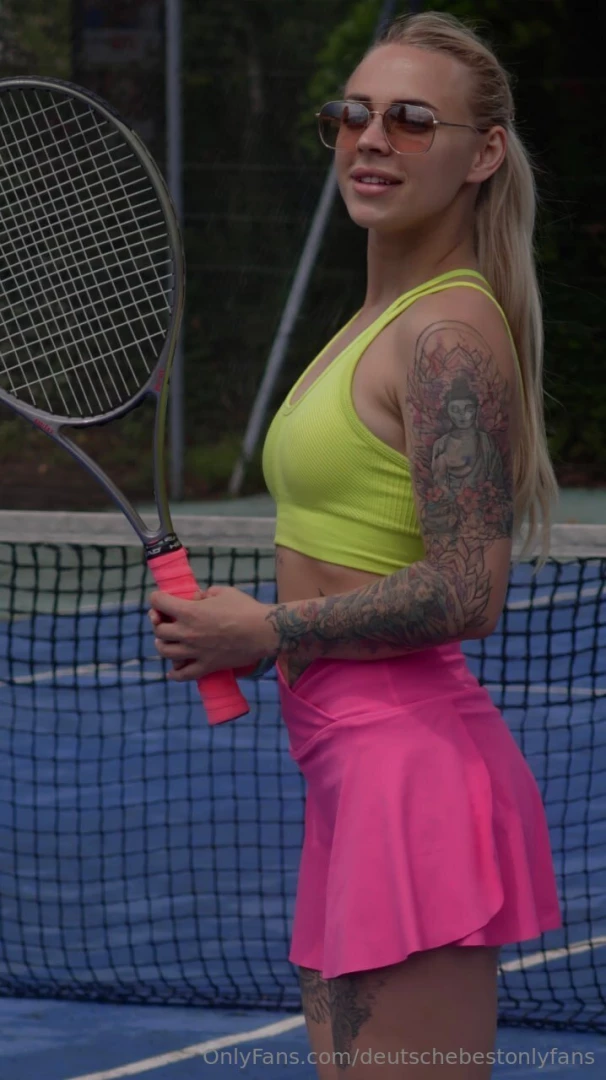 Nika_rose hey ich bin nika 24 jahre jung voller lebensfreude und part 1 