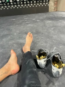 More smooshed feet she almost flashed this kilter 9 but alas no flashy part 1