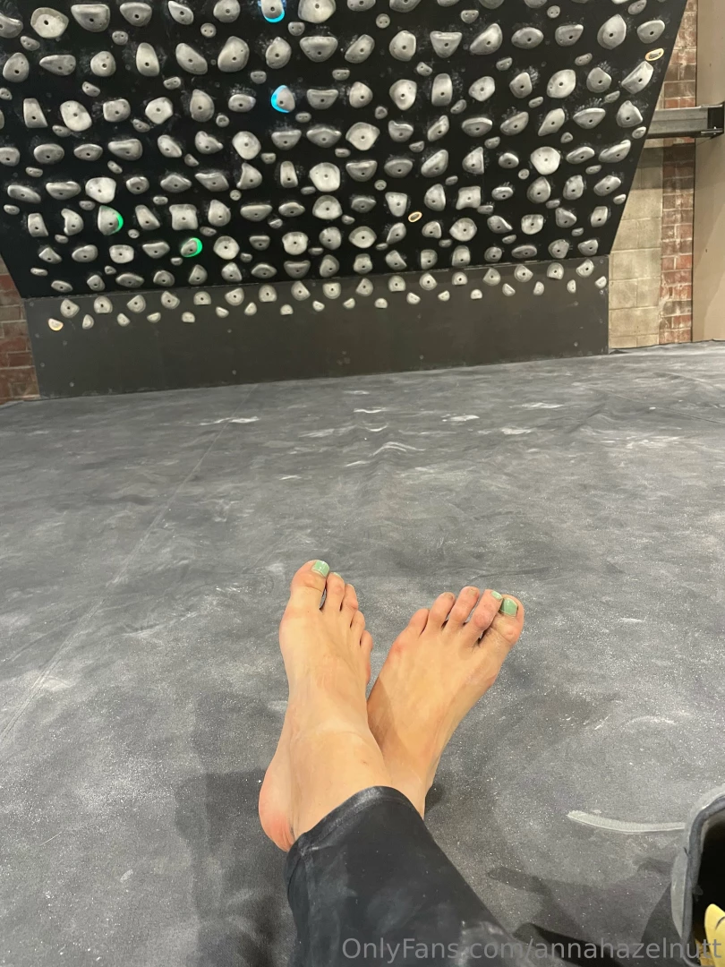 More smooshed feet she almost flashed this kilter 9 but alas no flashy part 2 