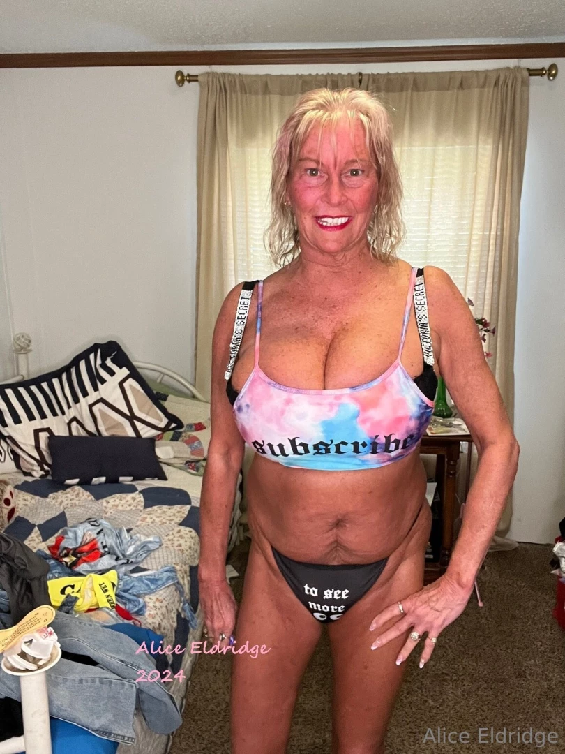 My fit that ask you to subscribe to see more let me know how good i am 