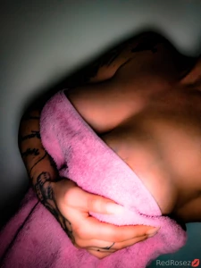 Lass mir ein herz da dann bekommst du nicht nur ein foto ohne handtuch