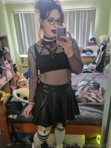 Spooky season is almost here so lets celebrate with a super gothy