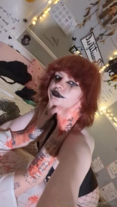 Some halloween photos with the husband to celebrate my return to