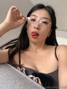 Who wants to see me playing with it with my glasses on