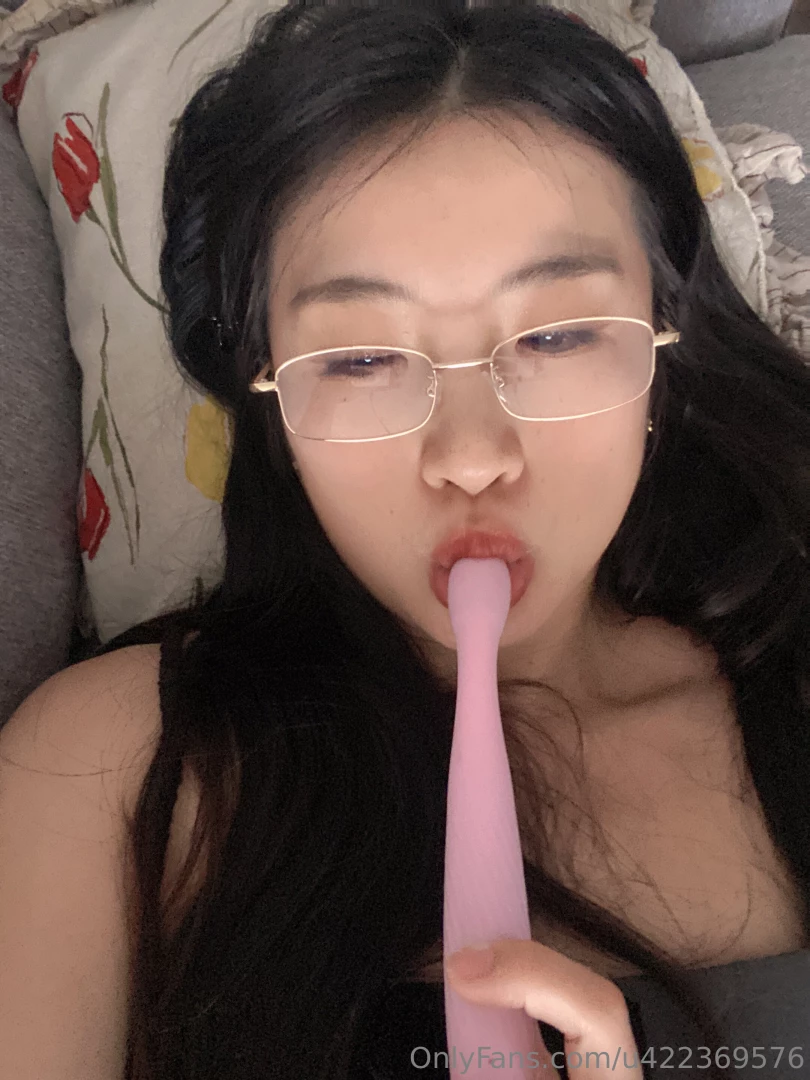 Who wants to see me playing with it with my glasses on part 1 