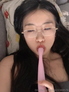 Who wants to see me playing with it with my glasses on part 1