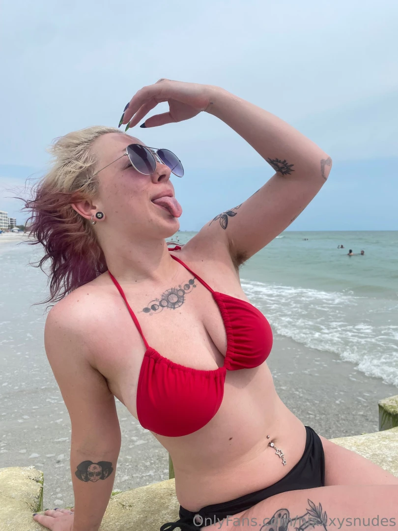 Those beach pics can you tell i ve been working out sun-kissed 