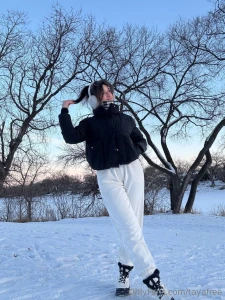 The weather outside is so cold but that doesn t stop me from staying