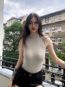 Das wochenende ist endlich da und ich genie e den abend in meinem gem