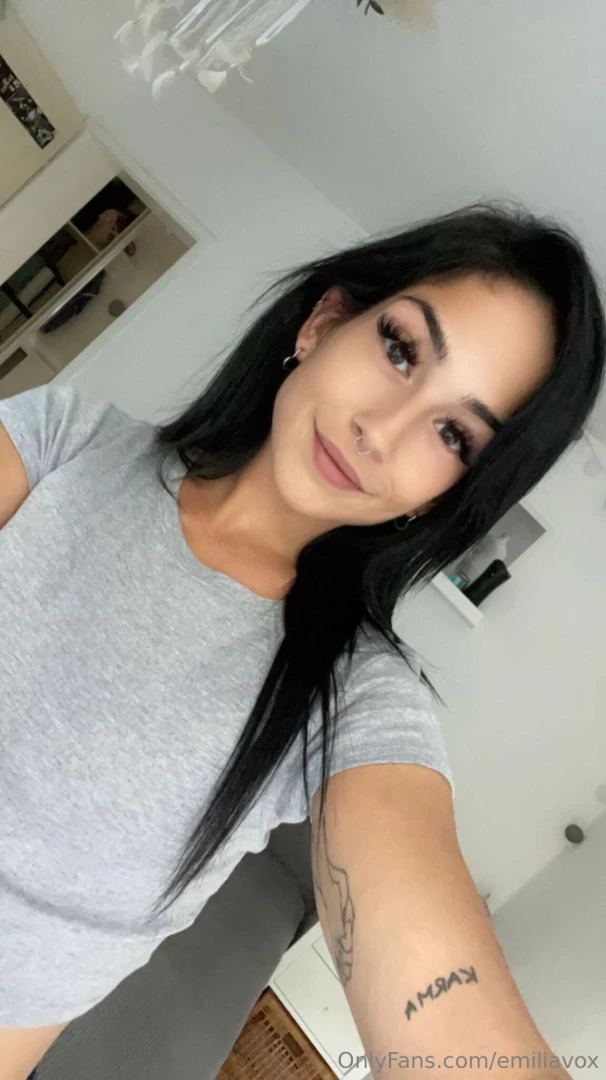 Bin wieder zuhause ich habe mal eine frage an dich was f r videos w 