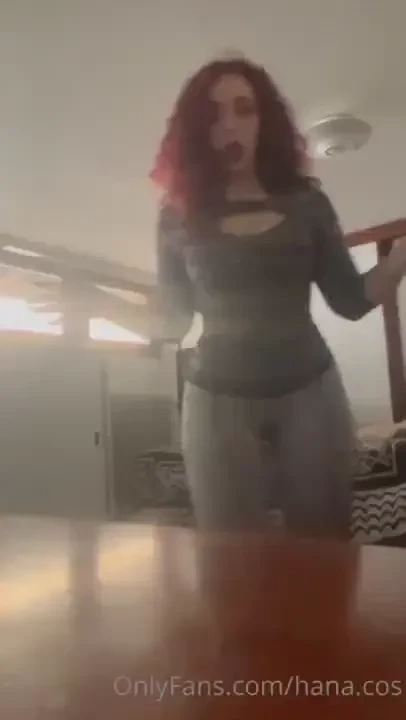 Squeeshy y all i swear i need to cosplay but i m so insecure lately so 