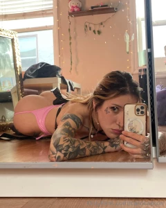 I just really like these random pics i took on the floor that one day