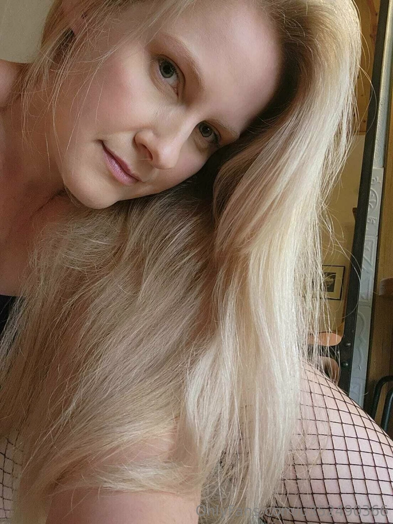 Hey babe bist du noch wach oder schon im reich der tr ume schreib mir 