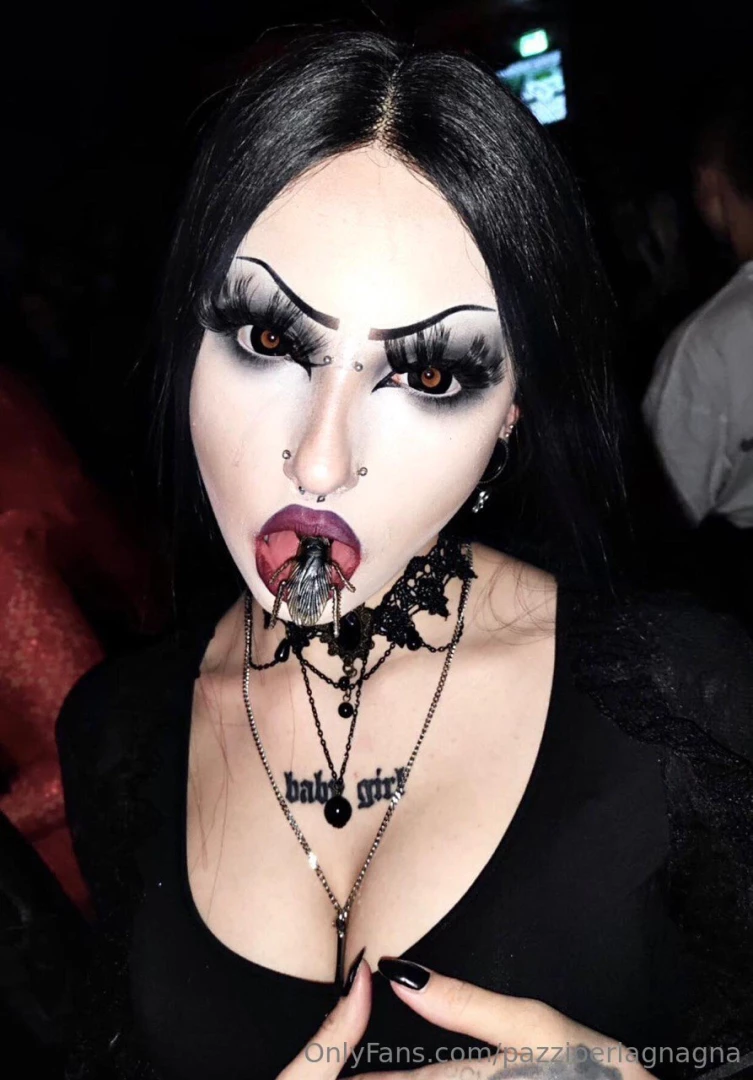 Ehi sono nadiablack curiosi di conoscere il mio lato oscuro scrivimi part 2 