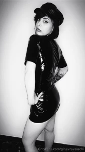 Io sono in controllo e tu obbedirai ad ogni mio ordine