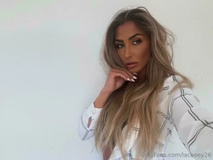 Hey mein s er na wie gef llt dir mein outfit hab es f r dich angezogen