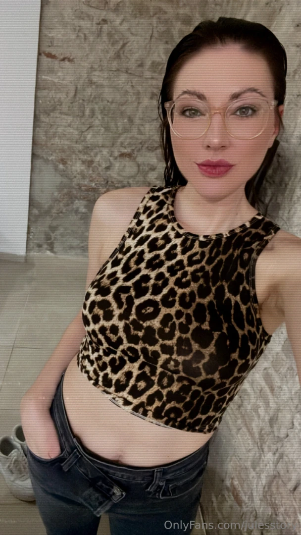 Na was h ltst du von meinen outfit wie w re es ich dein wilder leopard 