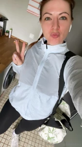 Guten morgen ich gehe eine runde joggen ich hoffe wir h ren uns sp ter